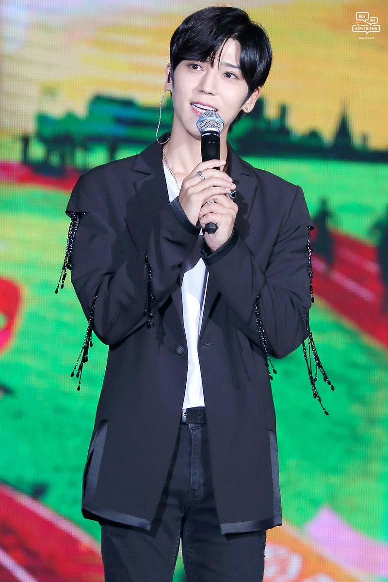 bii890707's tweet photo. #Bii #畢書盡 #毕书尽 #필서진 PHOTO UPDATE 170923 葡眾表揚大會 14P https://t.co/lvMTS6cE6z