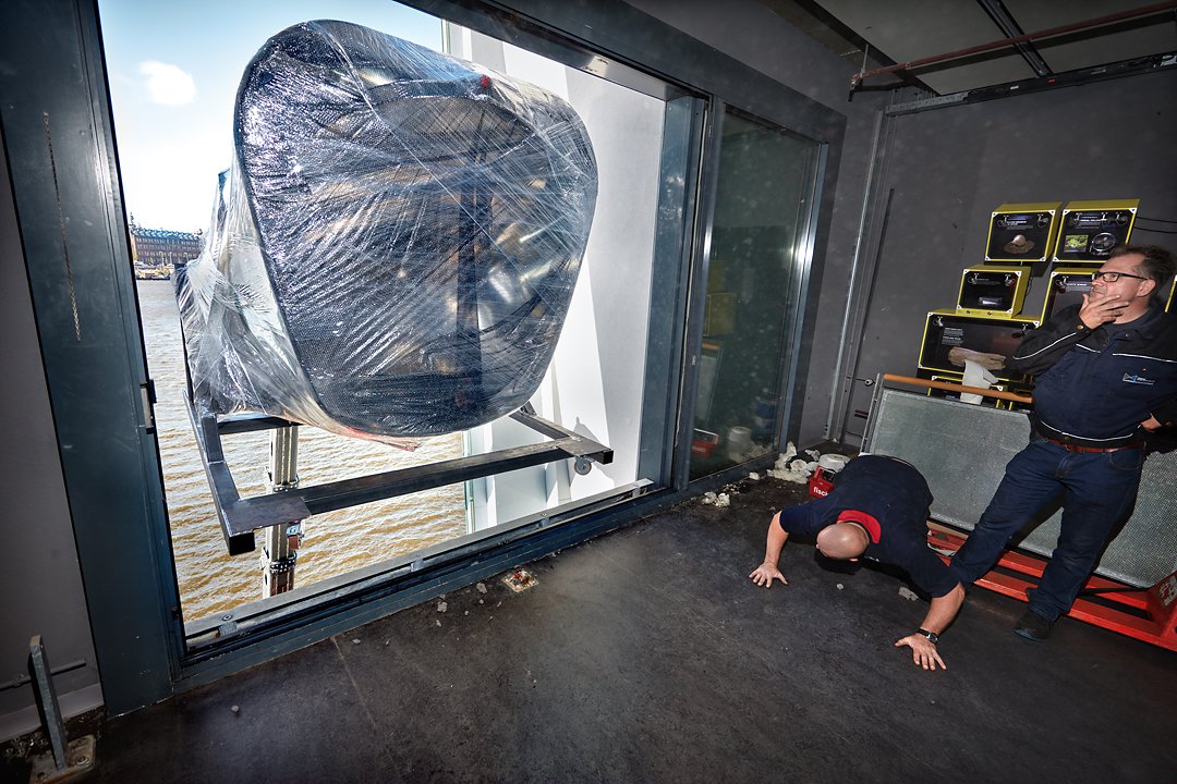 Hmm. How to get a scale model of #ESA's @Planck satellite inside @NEMOamsterdam ;-) New exhibition starts today! nemosciencemuseum.nl/en/activities-…