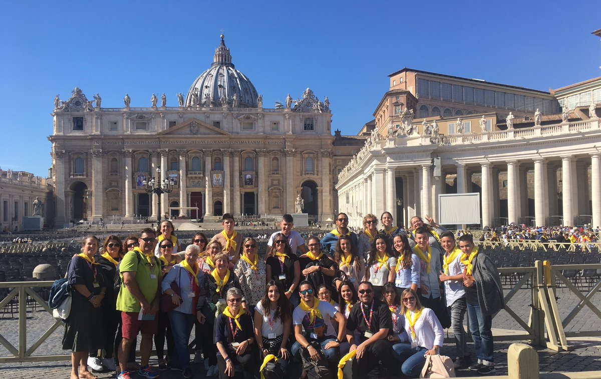 jmvbarcelona's tweet photo. Grupo de JMV compartiendo junto a los centros educativos de Barcelona y Mallorca la audiencia con el Papa #simpsio #400añoscarismavicenciano https://t.co/l4RoObmQwi