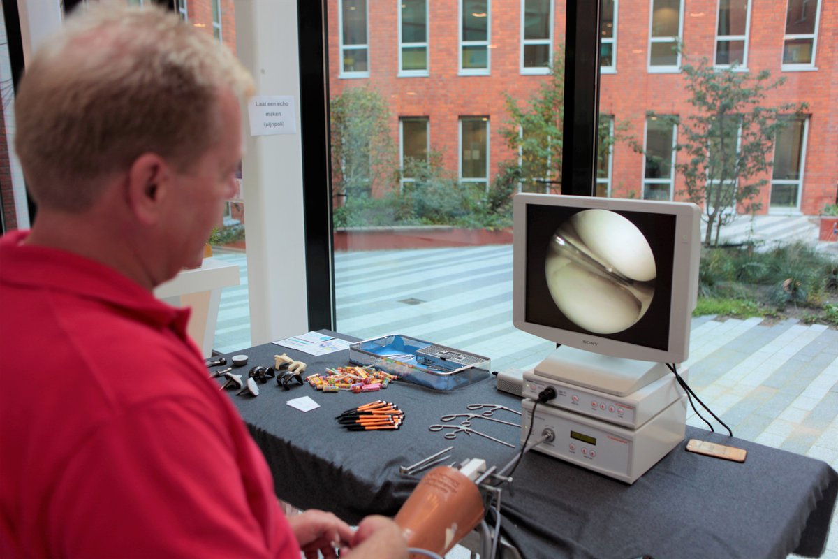 ZaansMC's tweet image. Zelf opereren is nog niet zo gemakkelijk. Vandaag op de #Themadag @ZaansMC mag iedereen dat  proberen. Dat kan nog tot 15.30u!