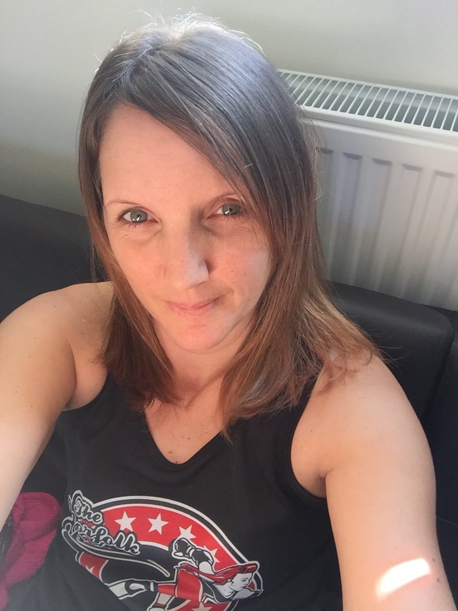 miss_shellshock's tweet photo. Excuse the eye bags...Had a well needed chop...Nearly back to natural https://t.co/5sKEw5vrGr