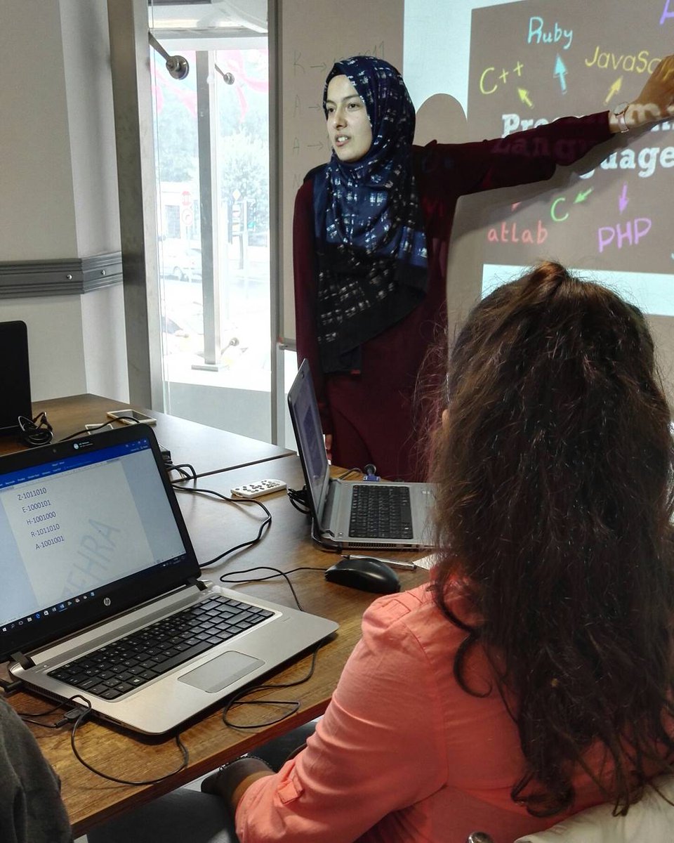 CodingIstanbul's tweet photo. Veee beklenen an geldi. Coding İstanbul yeni eğitim dönemine başladı. 😎👧👦
#codingistanbul #gelecekkodlarda #ibbgenclikmeclisi https://t.co/f2m8vhQQ4j