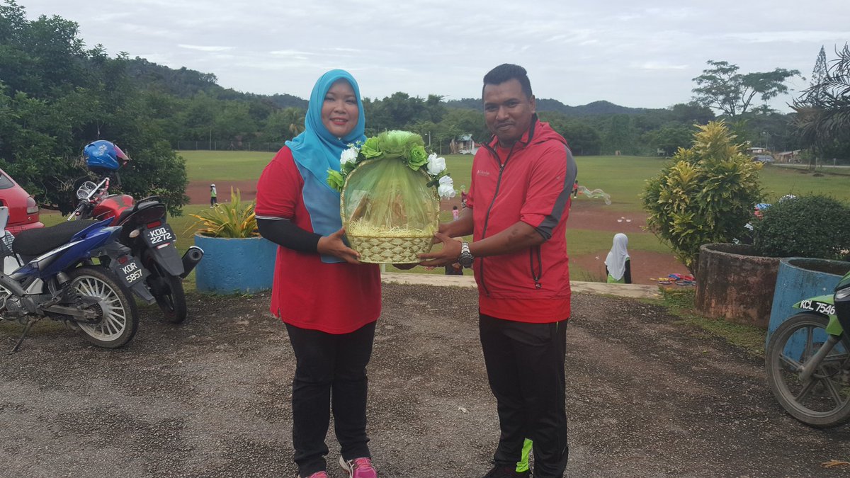 RoshaidiSaad's tweet photo. Hari Sukan Negara 2017 peringkat Mukim Derang Daerah Pokok Sena bertempat di SK Bukit Hijau, Derang!

#mbdps
#HariSukanNegara2017 https://t.co/k5xNkaAM49