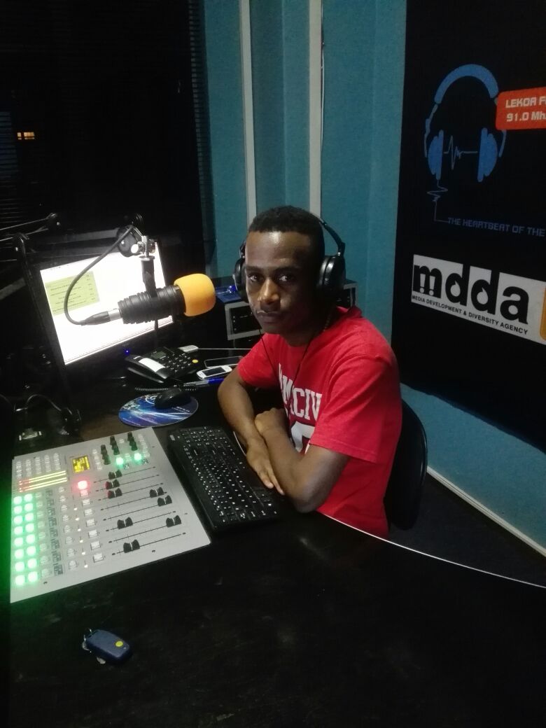 Calvinatorking's tweet photo. Leeets do it one more time &amp; make it a movie🔥🔥 3-6pm #CabDrive @Lekoafm91 mixes from @Cuwneh @SUKIe89 @eddie_eshivambu @NickExplicit https://t.co/9bDGoA46yG