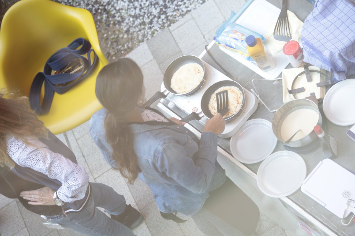 ZaansMC's tweet image. We sluiten de #Themadag @ZaansMC af met Bewegen: hoe gaat dat als je een visuele beperking hebt? Of pannenkoeken bakt met één hand?