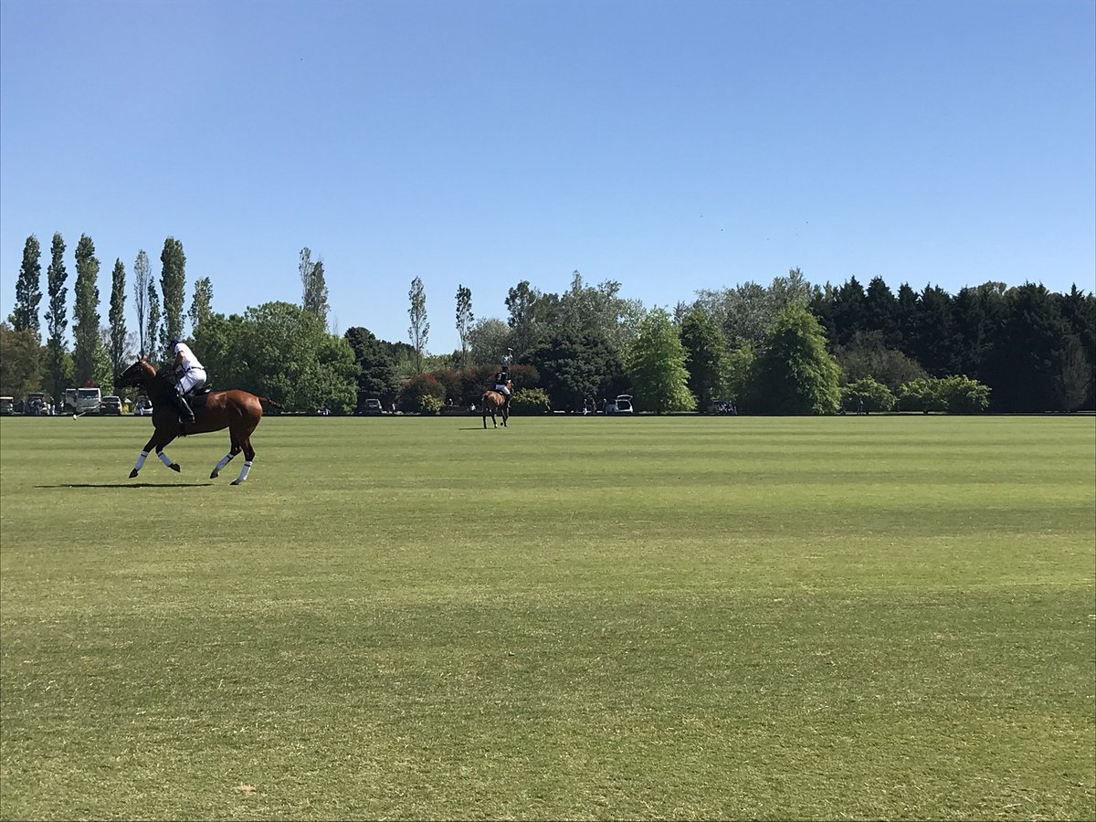 #AbiertodeHurlingham2017

Ya comienza Ellerstina Johor vs. La Esquina Los Machitos Navarro Correas en General Rodríguez.