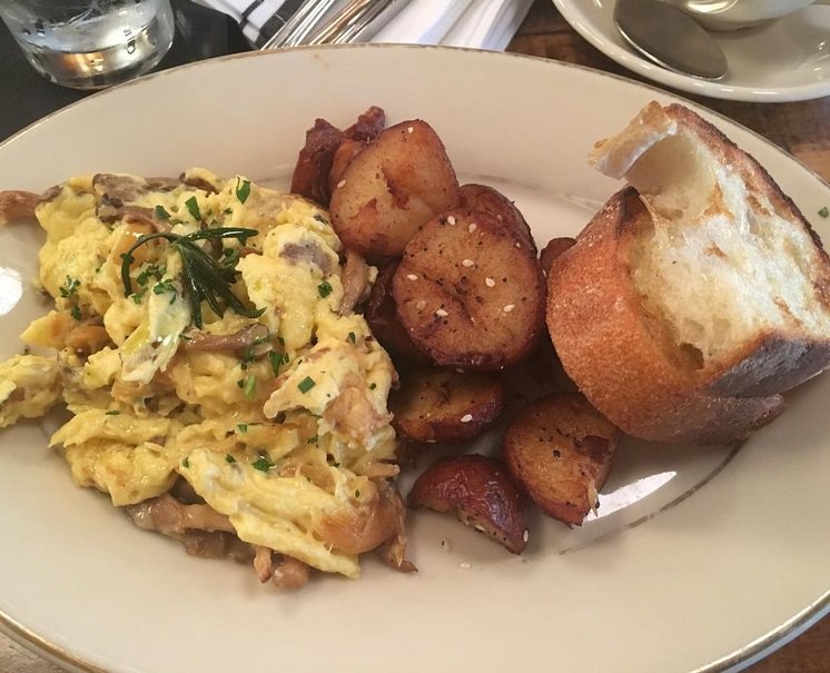 LaMottaBoston's tweet photo. Happy brunching! We are serving our famous fungi scramble. PC: bitesofboston https://t.co/mYZD76tf20