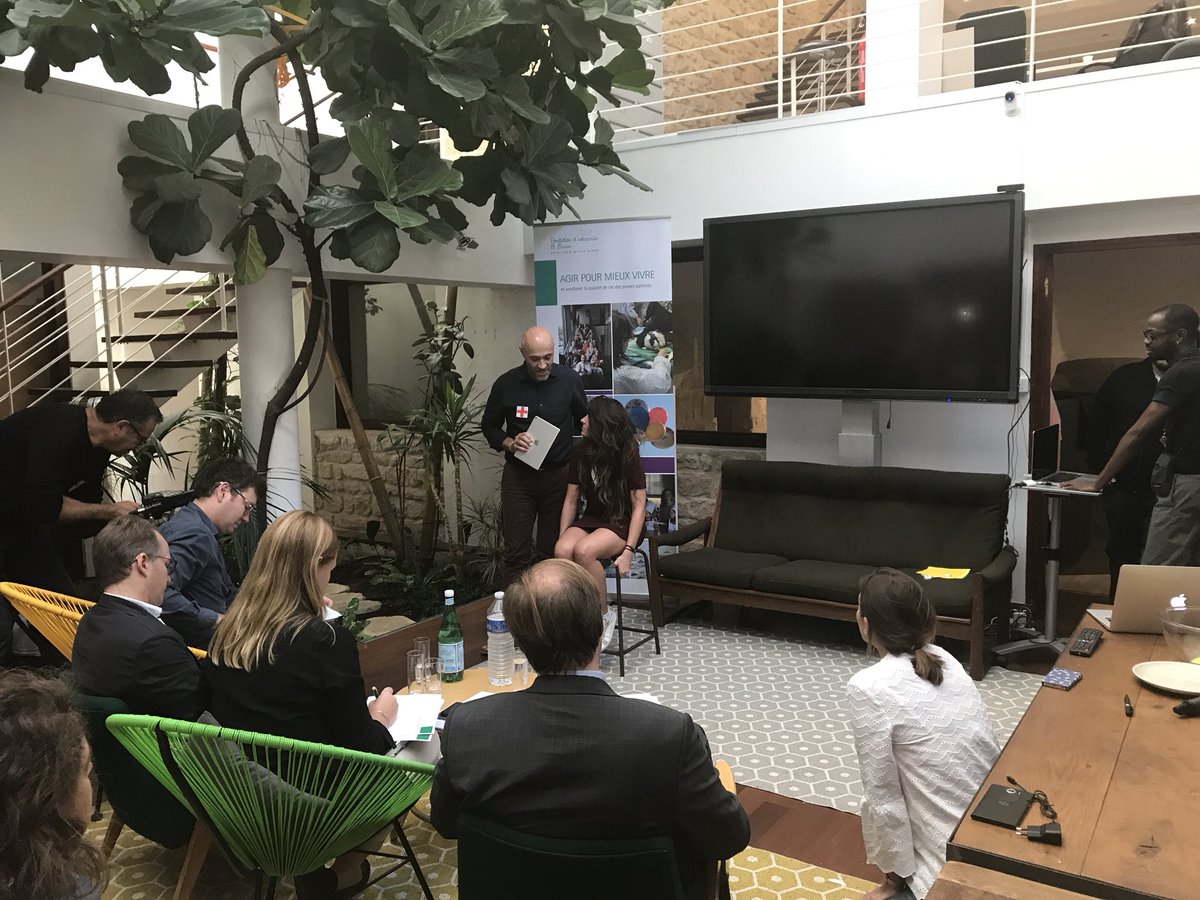 laumacom's tweet photo. #HackAFond Et c’est au tour de @FranceRein de monter sur scène. Go, go, go ! #innovation https://t.co/ydZ2doPy3F