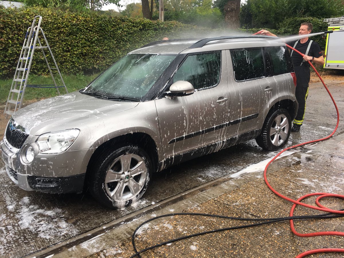 BurleyFire52's tweet photo. @BurleyFire52 5hrs later and still going strong #prunehands #weloveforestmud https://t.co/oFT3t1RlWs