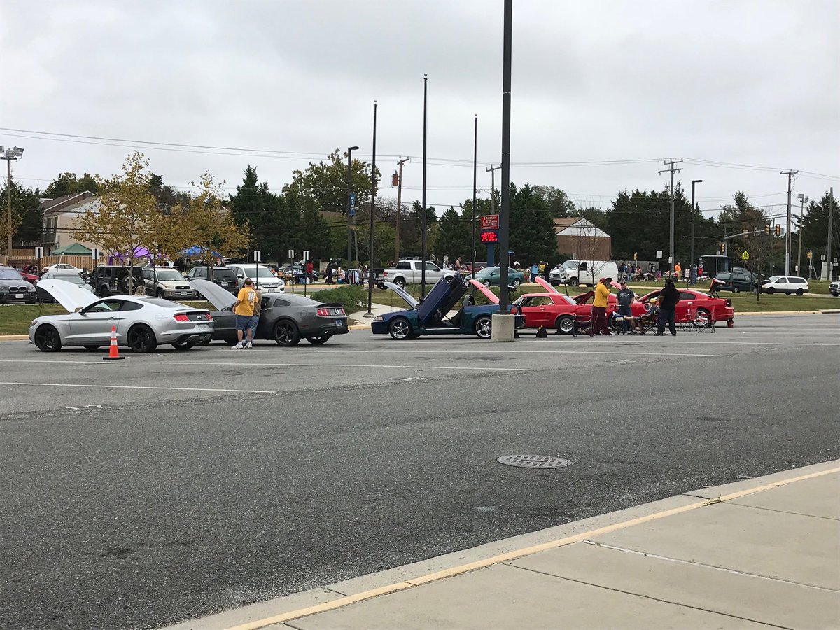 AMays3's tweet image. Car Show at Edison High School.