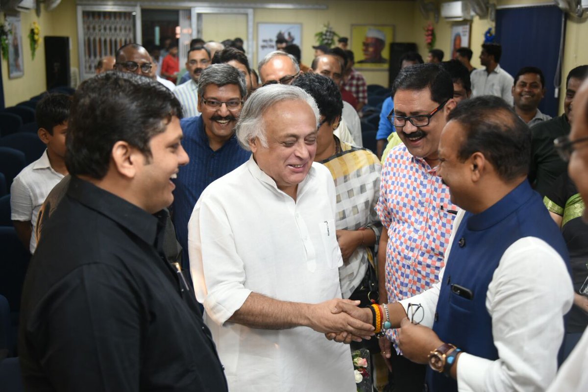 AshokChoudhaary's tweet image. #SPSDC सोसायटी द्वारा AN College पटना में राज्यसभा सांसद जयराम रमेश की पुस्तक &quot;Indira Gandhi: A Life In Nature&quot; पर परिचर्चा में शामिल हुआ।