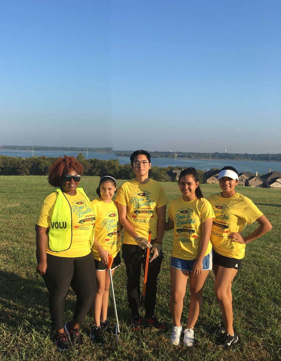 GarlandABSE's tweet photo. RHS international Club #TriCityCleanup this am #werleaders #werone @RHS_Eagles https://t.co/3guoASxIyT