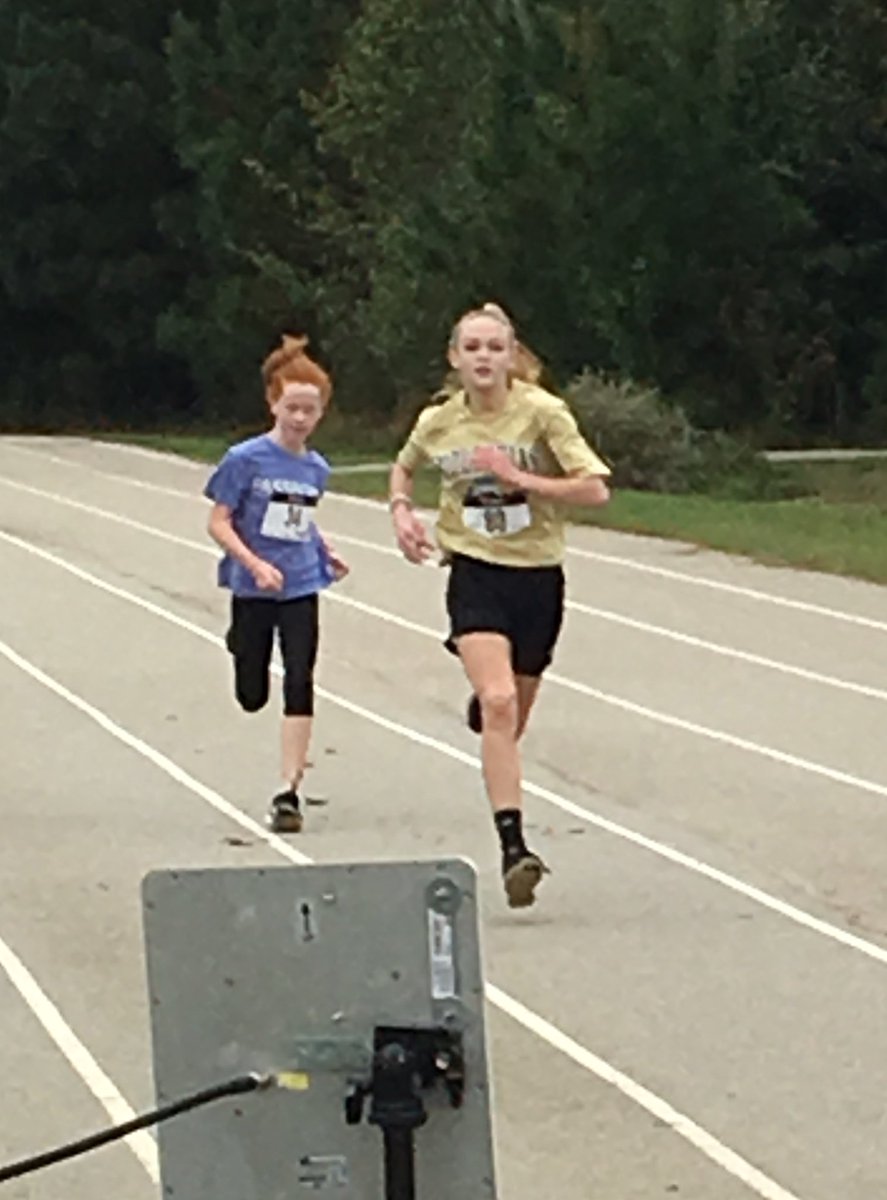 SoccerMomLa's tweet photo. My girl’s first 5K. And according to her, it’s also her last.  #Midlo5K #FirstRace #MidloMiddle #TryToCatchHer @GirlNameJake6 https://t.co/XoDr58PcIz