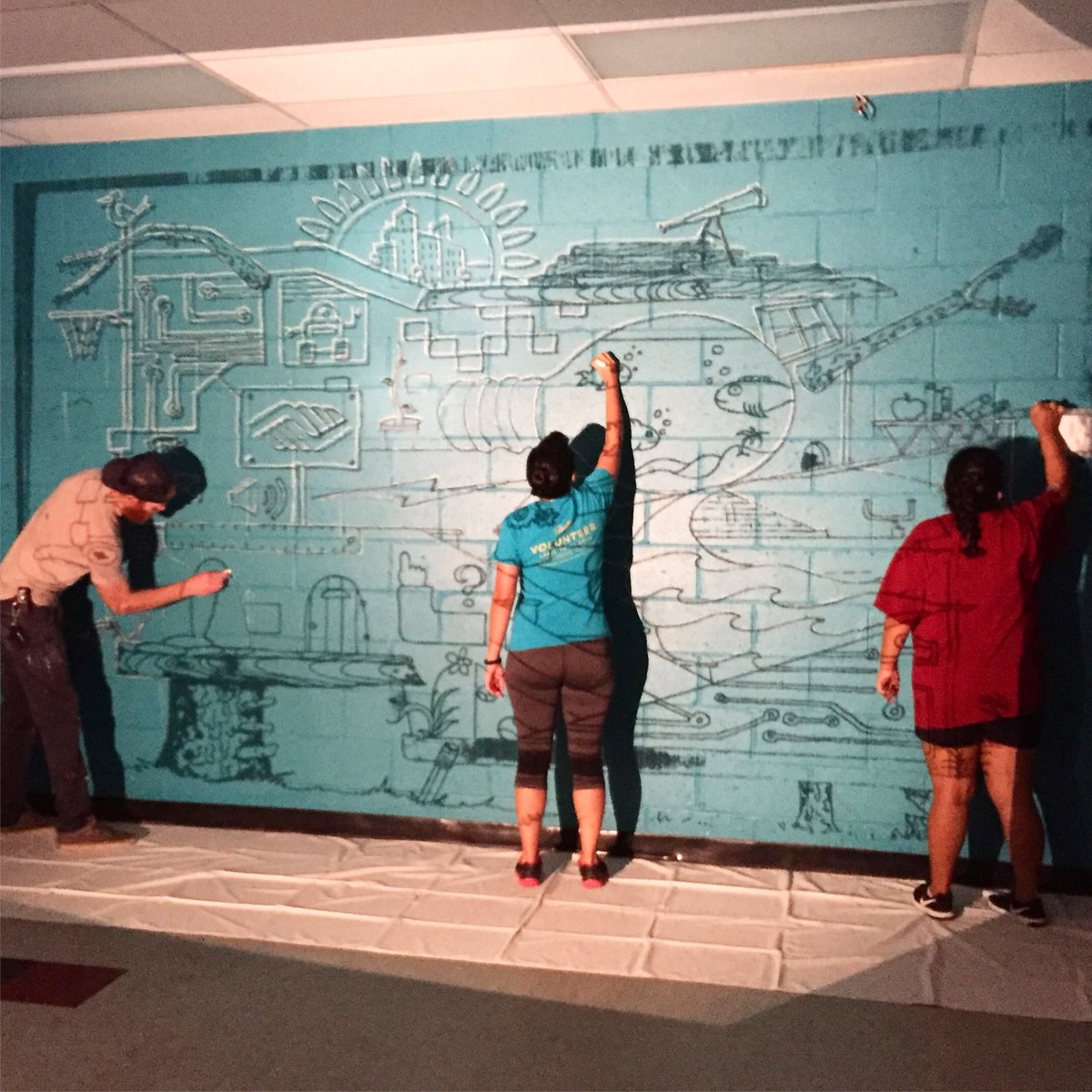 OneColumbia's tweet photo. A new mural by Clay Wooten and volunteers for @BGCMidlands in @RosewoodRocks for @SteveBenjaminSC’s @CityServeCola today! #muralsofcolumbia https://t.co/8KLHOjp22Q