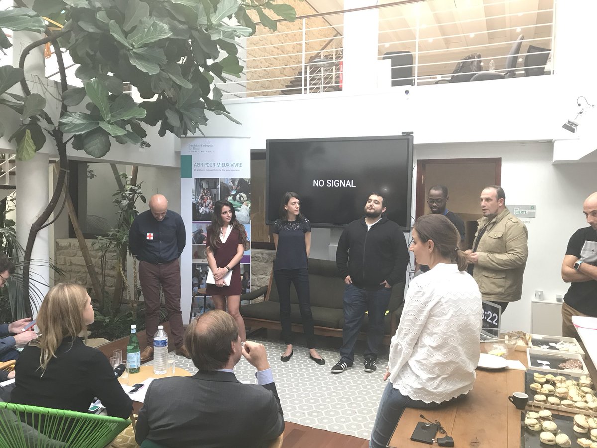 laumacom's tweet photo. #HackAFond 10 minutes pour répondre aux questions du jury pour l’équipe de @FranceRein #innovation https://t.co/29CpxQvSkB