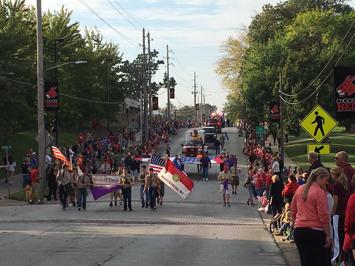 UCentralMO's tweet photo. Homecoming parade is kicking off! Watch our live stream of the festivities: https://t.co/pbtVmKOZqp #ShowMeUCM #MuleNation #ChooseRed https://t.co/Tf3AdEqBZn