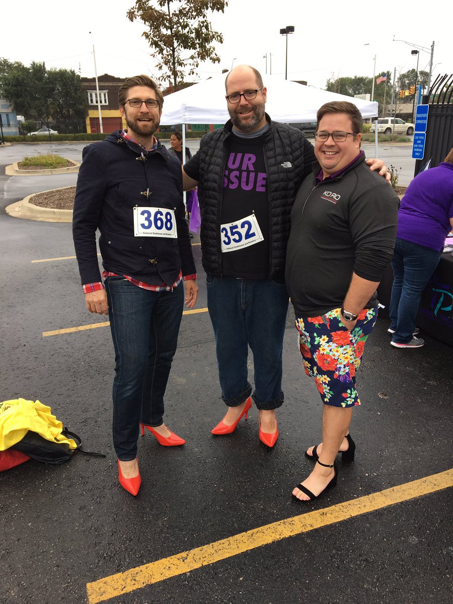 BarryMalone76's tweet photo. Walking a mile in her shoes. #enddomesticviolence #DomesticViolenceAwarenessMonth #chasscenter #Detroit https://t.co/Zfv8wyJieR