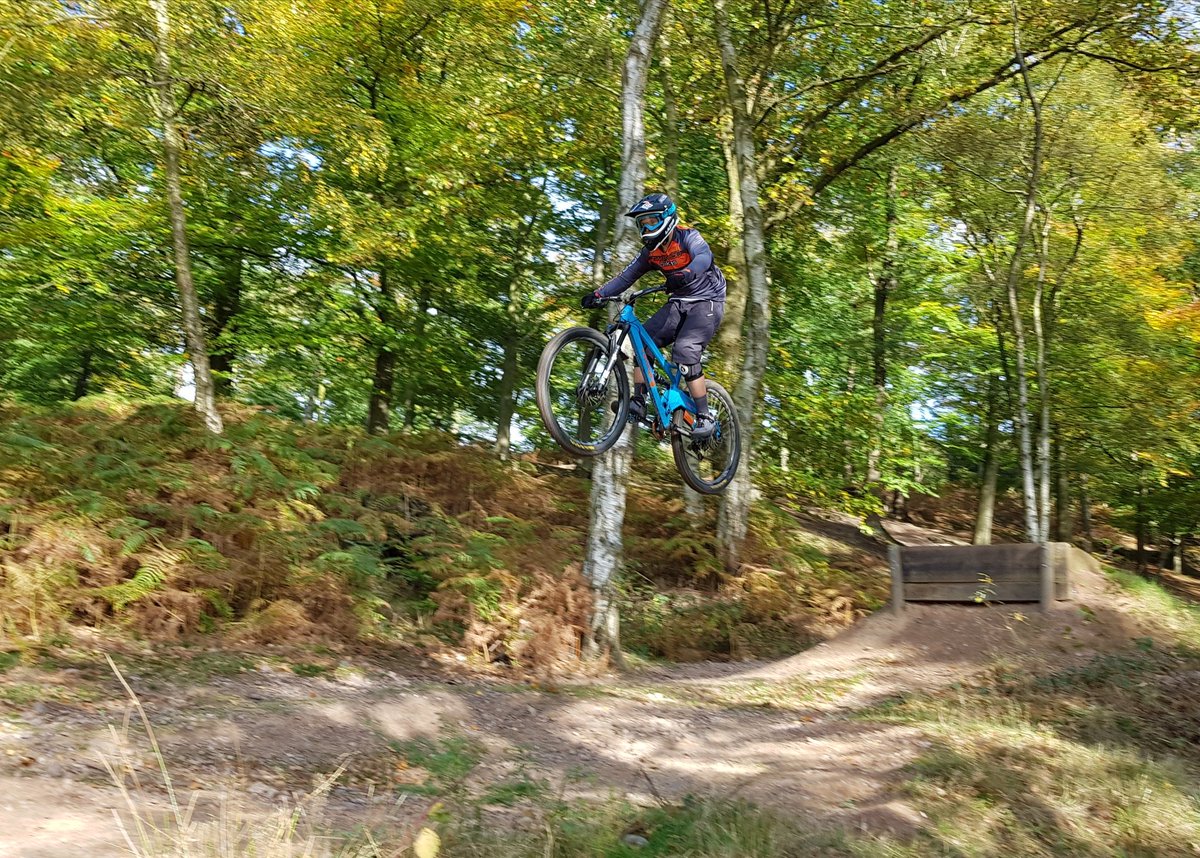 _alandjohnston's tweet photo. First outing for @samonthexbox  in new @twelve50bikes shirt. Looks awesome boys &amp; must be worth a few seconds a run!? https://t.co/zQmoXXAseh