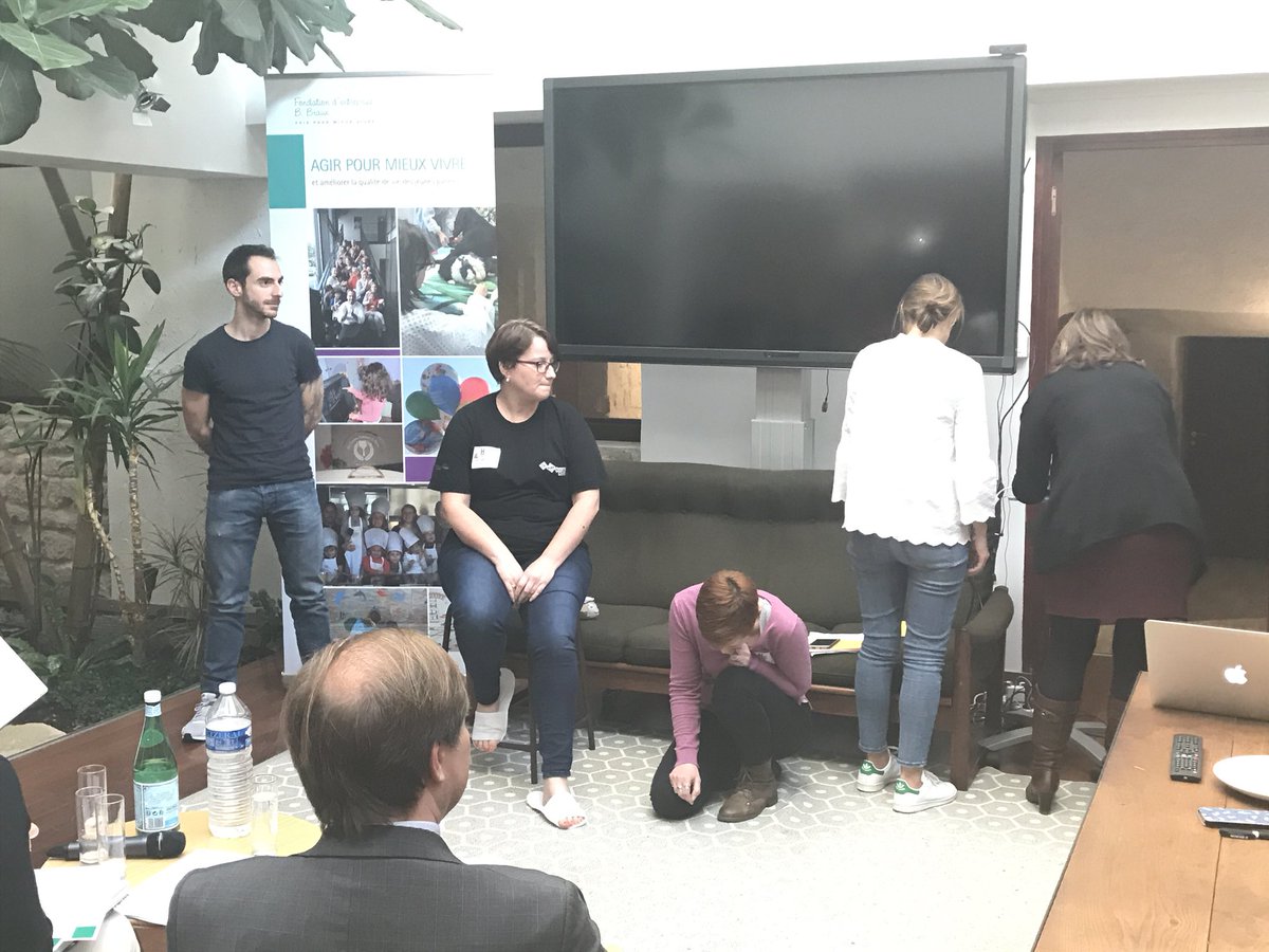 laumacom's tweet photo. #HackAFond C’est au tour de @FrancePsoriasis l’avant dernière équipe de pitcher. Ne lâchez rien ! #prixfondationbbraun https://t.co/n76bXcQqmm