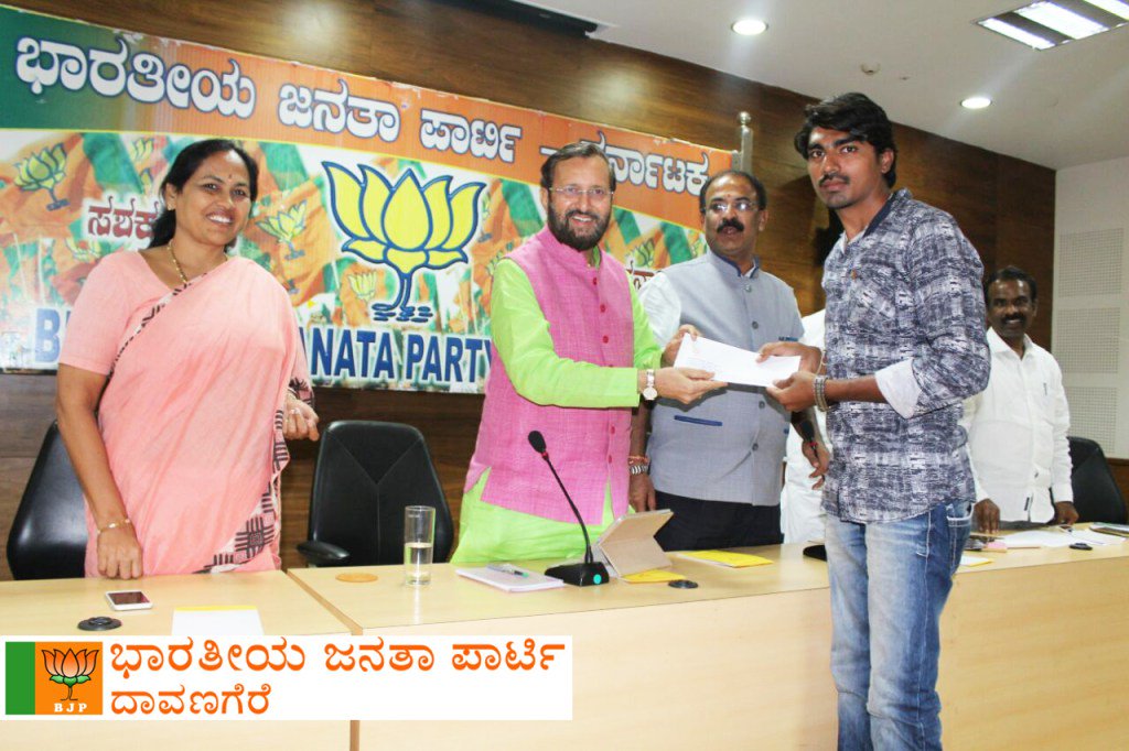 BJPdavanagere's tweet photo. ಪಂಡಿತ್ ದೀನದಯಾಳ ಉಪಾಧ್ಯಾಯ – ಮಾಹಿತಿ ಚಿತ್ರ ಹಾಗೂ ಚುಟುಕು ಚಿತ್ರೀಕರಣ ಸ್ಪರ್ಧೆ 3ನೇ ಸ್ಥಾನ. https://t.co/qegAvmvPTz https://t.co/VtHFZdEeNO
