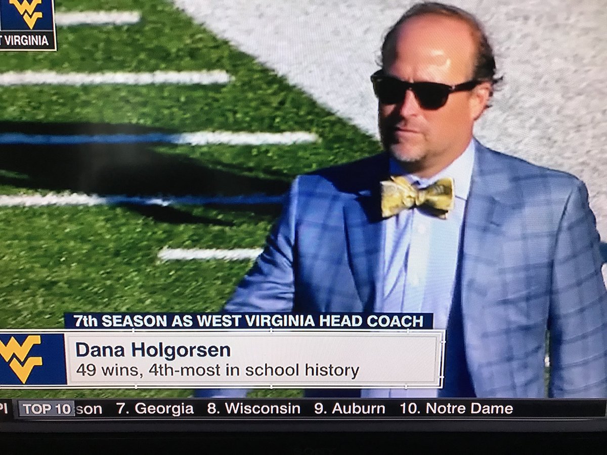 osmattmurschel's tweet photo. “Hey, Dana Holgorsen. I see you with that bow tie.” #bowtierevolution https://t.co/Z7gwU29sBD