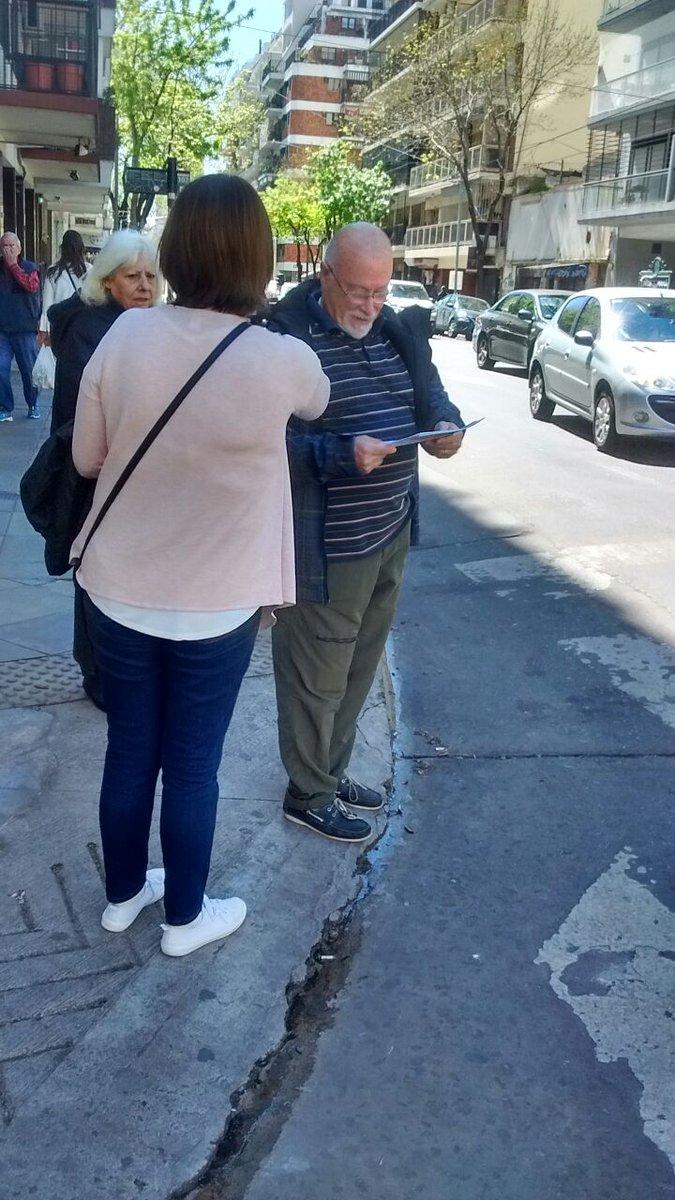 DipGarayalde's tweet photo. @EquipoGarayalde hablando uno x uno #VamosJuntos #CambiandoJuntos @horaciorlarreta @bacomuna13 @diegosantilli @elisacarrio @CaroBaroneBA https://t.co/BlqO6RO4xB