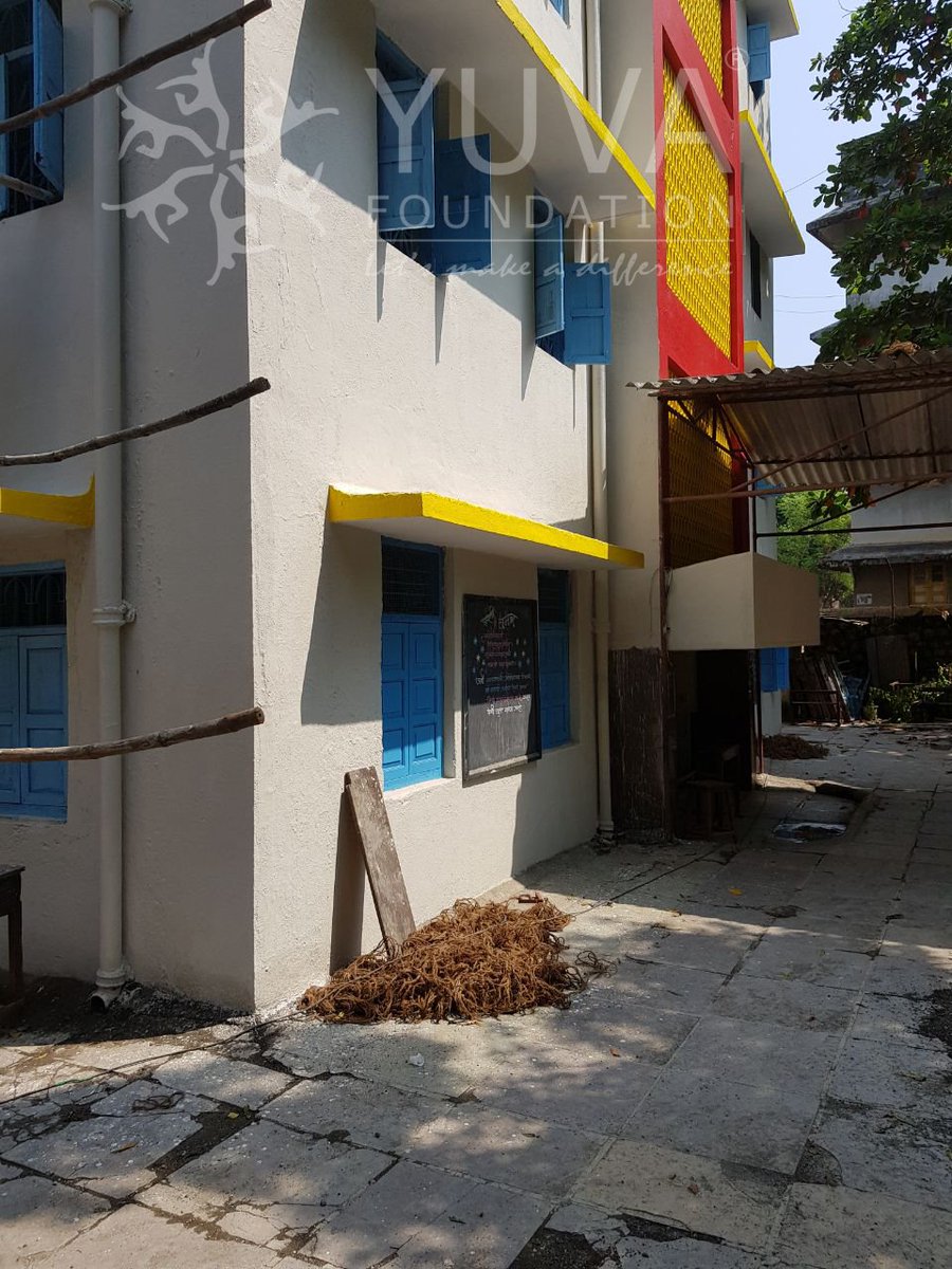 Yuva_Foundation's tweet photo. Soon, the city faced heavy rains &amp; hence leakage issues were detected in Y.B.Chavan High school &amp; External Renovation was also started. https://t.co/vwyEi4ikAN