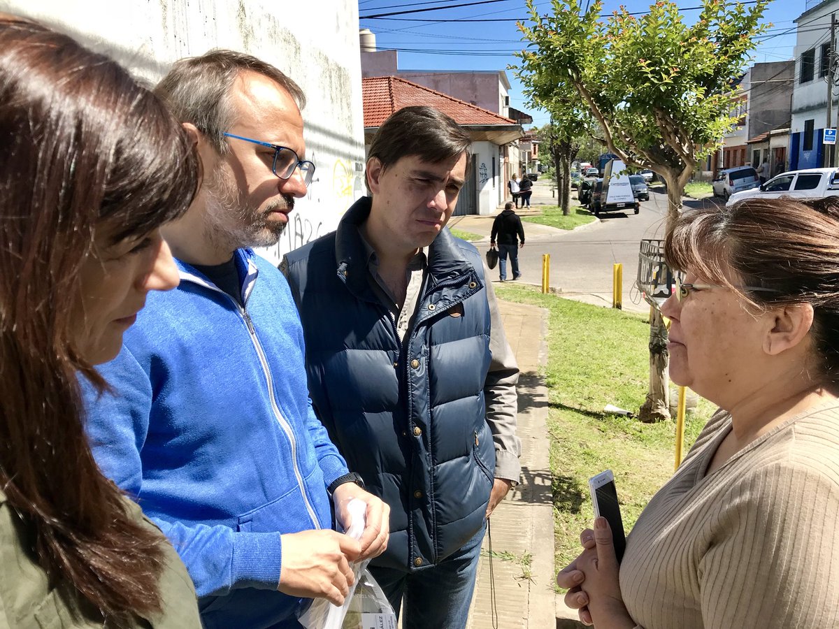 TizadoJavier's tweet photo. #Timbreando con @dievalen y @PaulaBertol conocimos a Liliana y Susana que confían en el #Cambio y apoyan a @mariuvidal
#CambiandoJuntos https://t.co/b89M8ic2L6