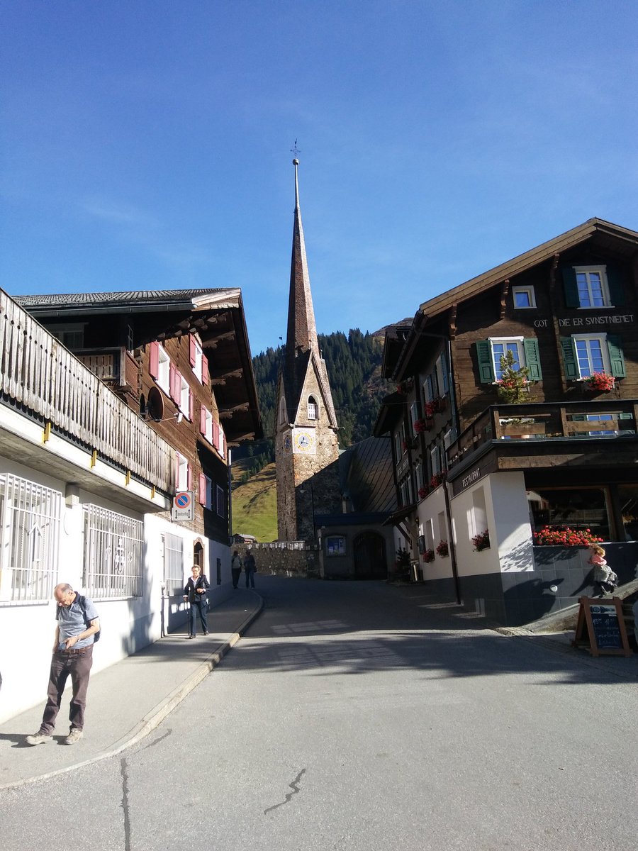 _wrzlbrnft_'s tweet photo. Nachmittagsausflug ins #Prättigau mit den drei neuen #BusAlpin-Linien ab #StAntönien 😍 https://t.co/eOmUiXctpe