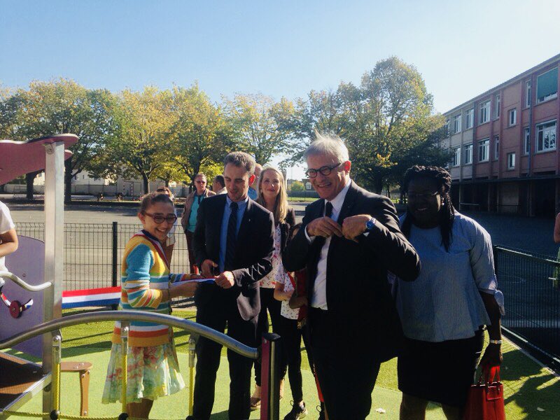Laurent Brosse On Twitter Inauguration De La Cour De Recreation Renovee De L Ecole Des Basses Roches Lieu De Bien Etre Des Enfants Conflans