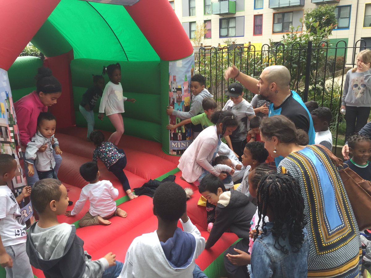stf_engineroom's tweet photo. #communityopening get down here fun stops at 5pm! https://t.co/zXtK9IG0d7