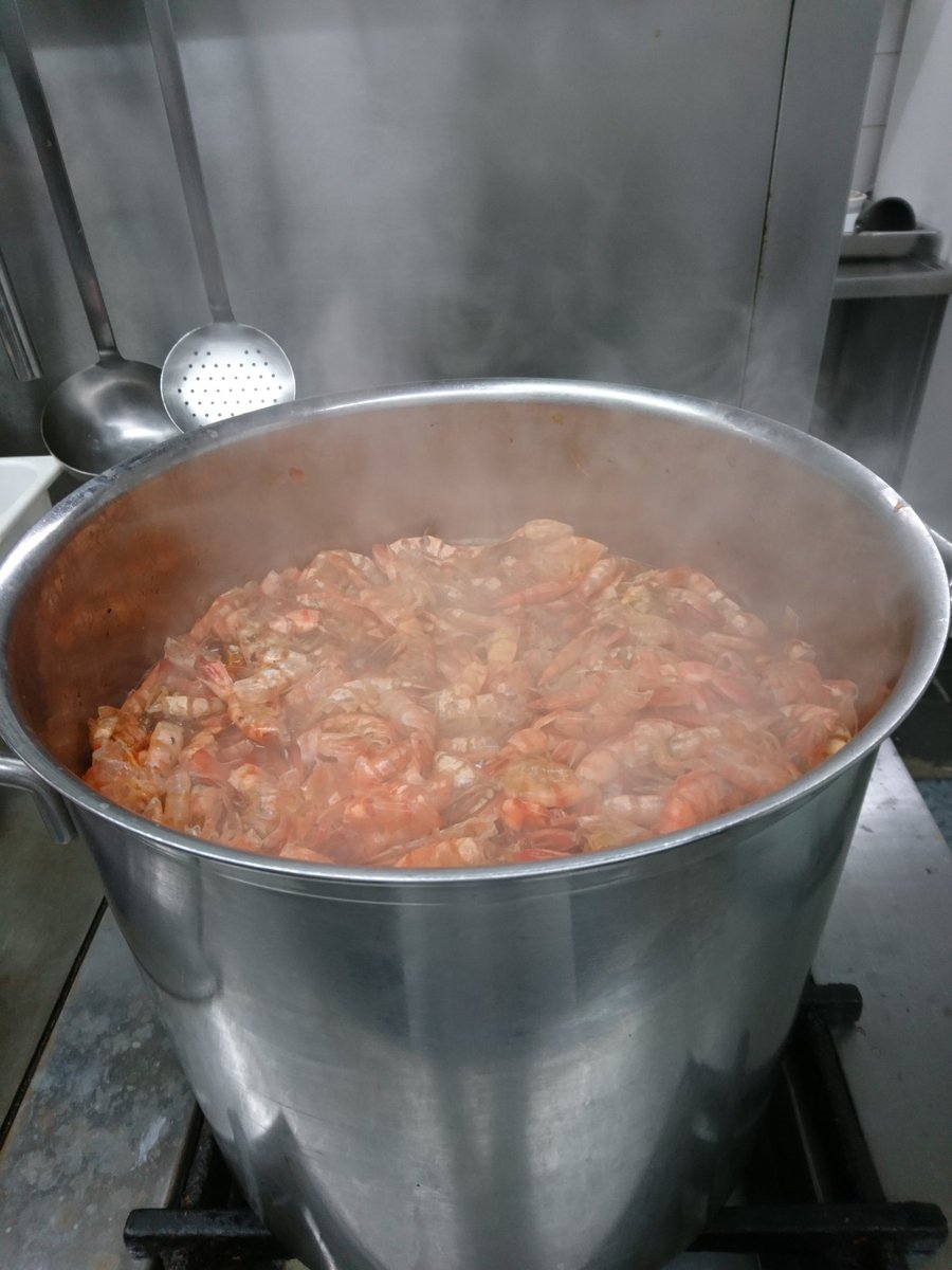 Vanavond bij ons surprise menu kreeften bouillon met fijne groenten en coquille