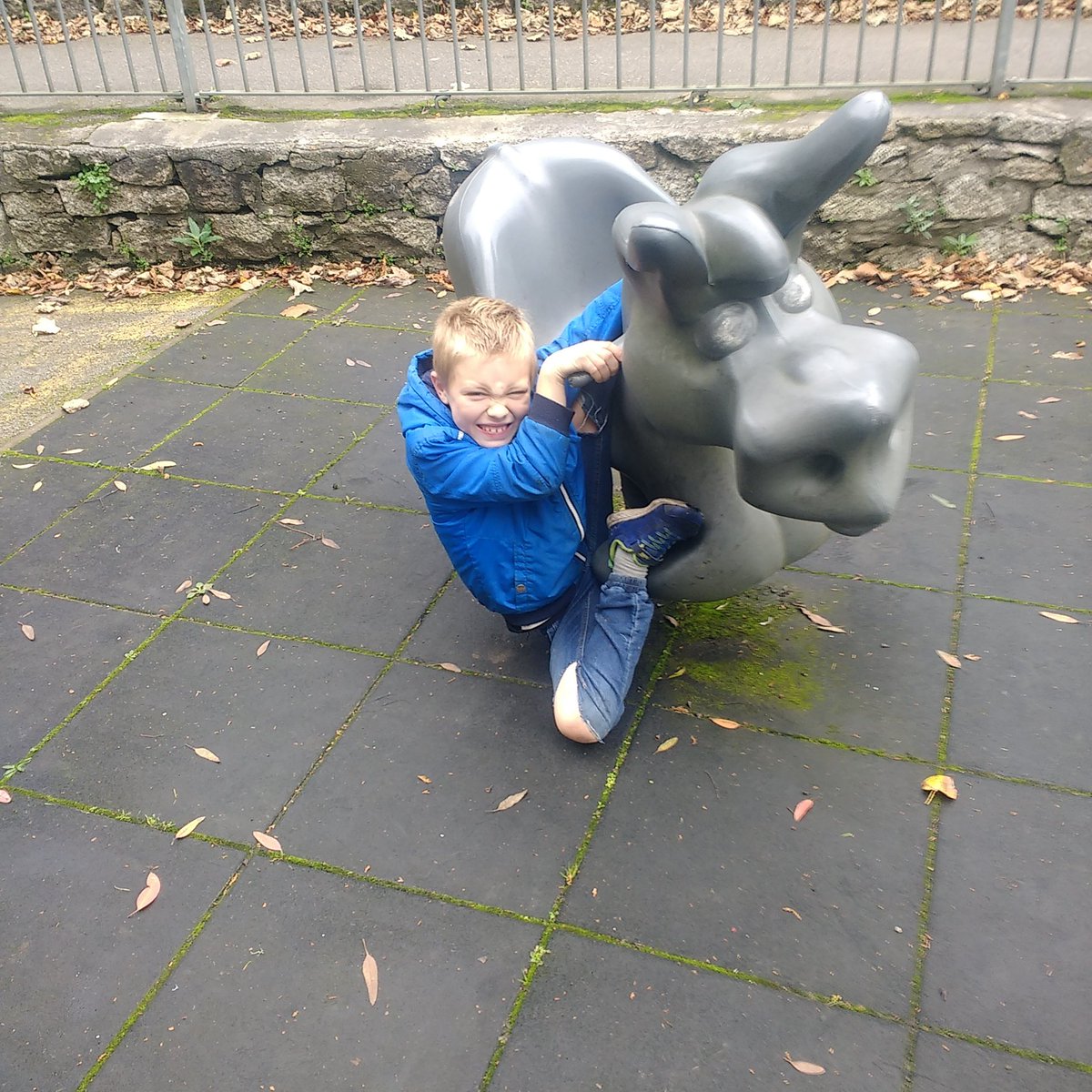 _BrettRalph's tweet image. Knee down in the park , this boy is a natural born racer #kneedown #fastkid #donkeyraces