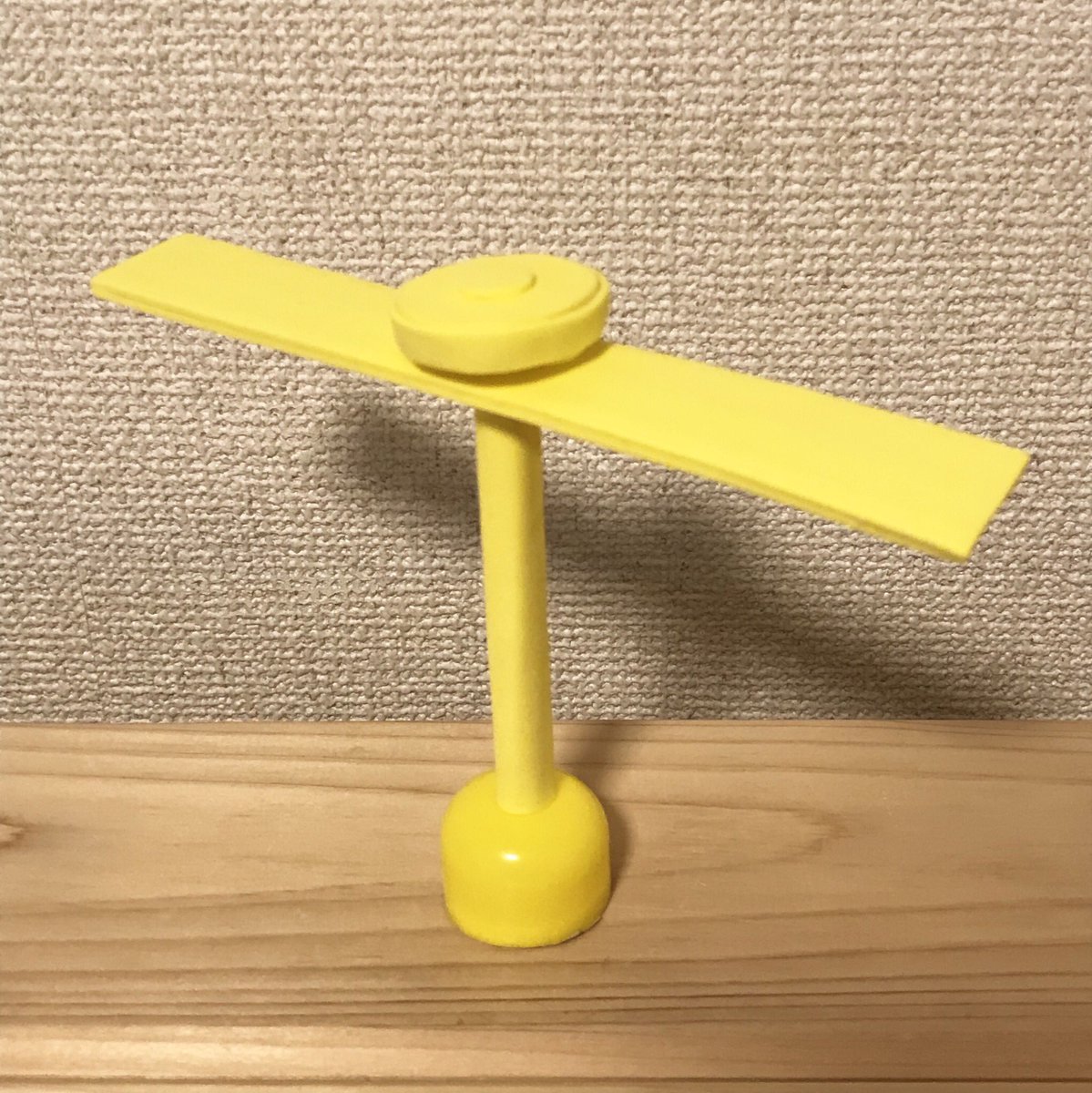 ひびらちゃん スモールライトとタケコプター作った トイレットペーパーの芯 ガチャガチャのカプセルなどを使って ダイソーの スポンジシート が扱いやすいし手触りもよくて気に入った ドラえもん タケコプター スモールライト ひみつ道具