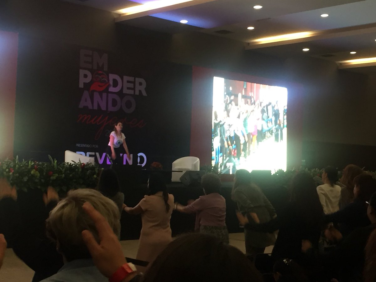 coryacr's tweet photo. Las bendiciones son para quienes sonríen @NaamYoga #EmpoderandoMujeres2017 https://t.co/UQqchoVGzv