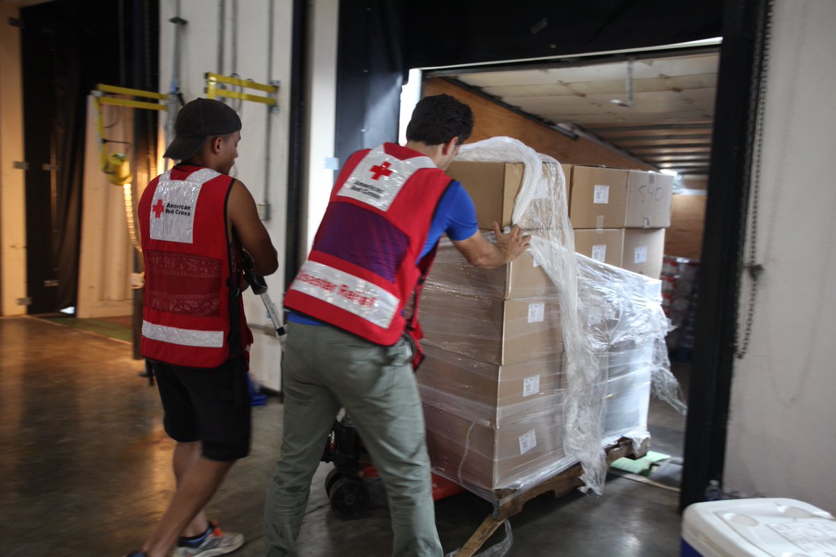 pmmacias's tweet image. It’s the weekend, but @RedCross teams continue to help feed our friends, families and neighbors in Puerto Rico. #HurricaneMaria