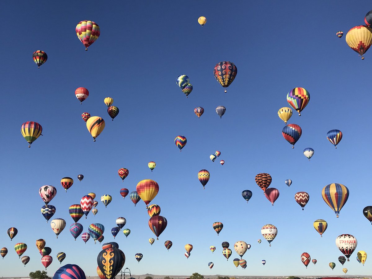 EpicLifeCoach's tweet photo. #EpicDay At the #InternationalBalloonFiesta in #ABQ with @laurenawade @BeardFinger @jodi505 https://t.co/MMeShBBgAu