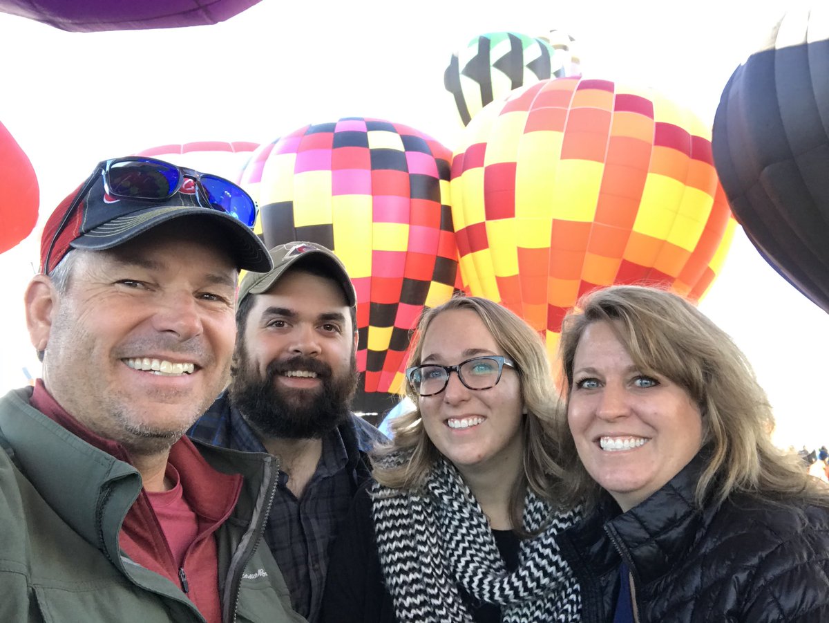 EpicLifeCoach's tweet photo. #EpicDay At the #InternationalBalloonFiesta in #ABQ with @laurenawade @BeardFinger @jodi505 https://t.co/MMeShBBgAu