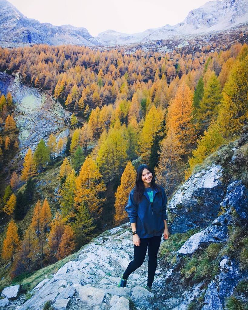Yanina555's tweet photo. Autumn's my favourite 🍂🍁couldn't get enough of those breathtaking colours and mountains of course ⛰

#autumnvibes … https://t.co/fFOmtAyvMm https://t.co/fEMGYiWwEb