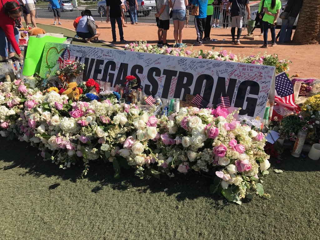 SteveSisolak's tweet photo. The Welcome Sign continues to be a place of mourning and healing. #VegasStrong https://t.co/V4Z9G0FfwT