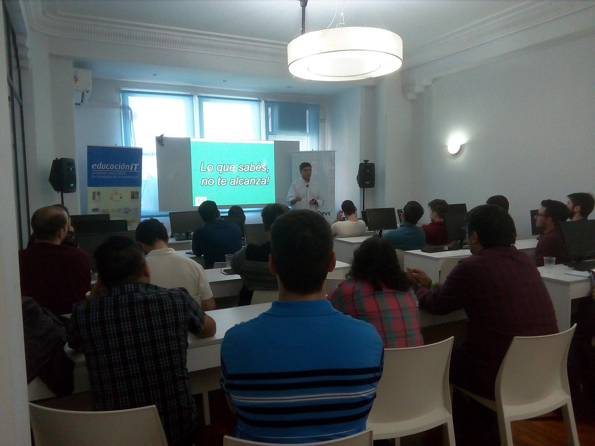 Lo que sabes, no te alcanza!
La charla inspiradora de Juan Andrés Campomar
#emprendevs2017