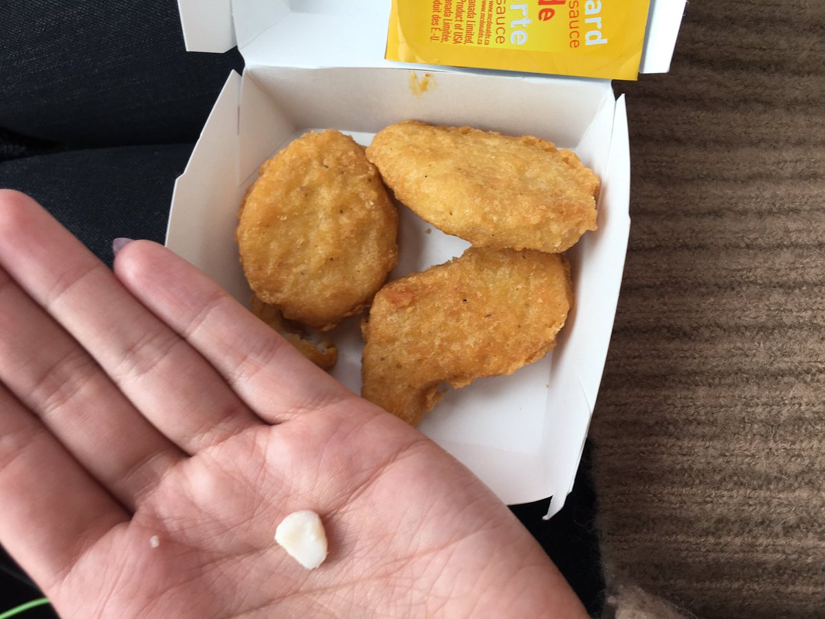bsimmons__'s tweet photo. @Wendys bet I wouldn't have found a piece of bone in your nuggets 🙄 @McDonalds https://t.co/oPb2Uu8TCR