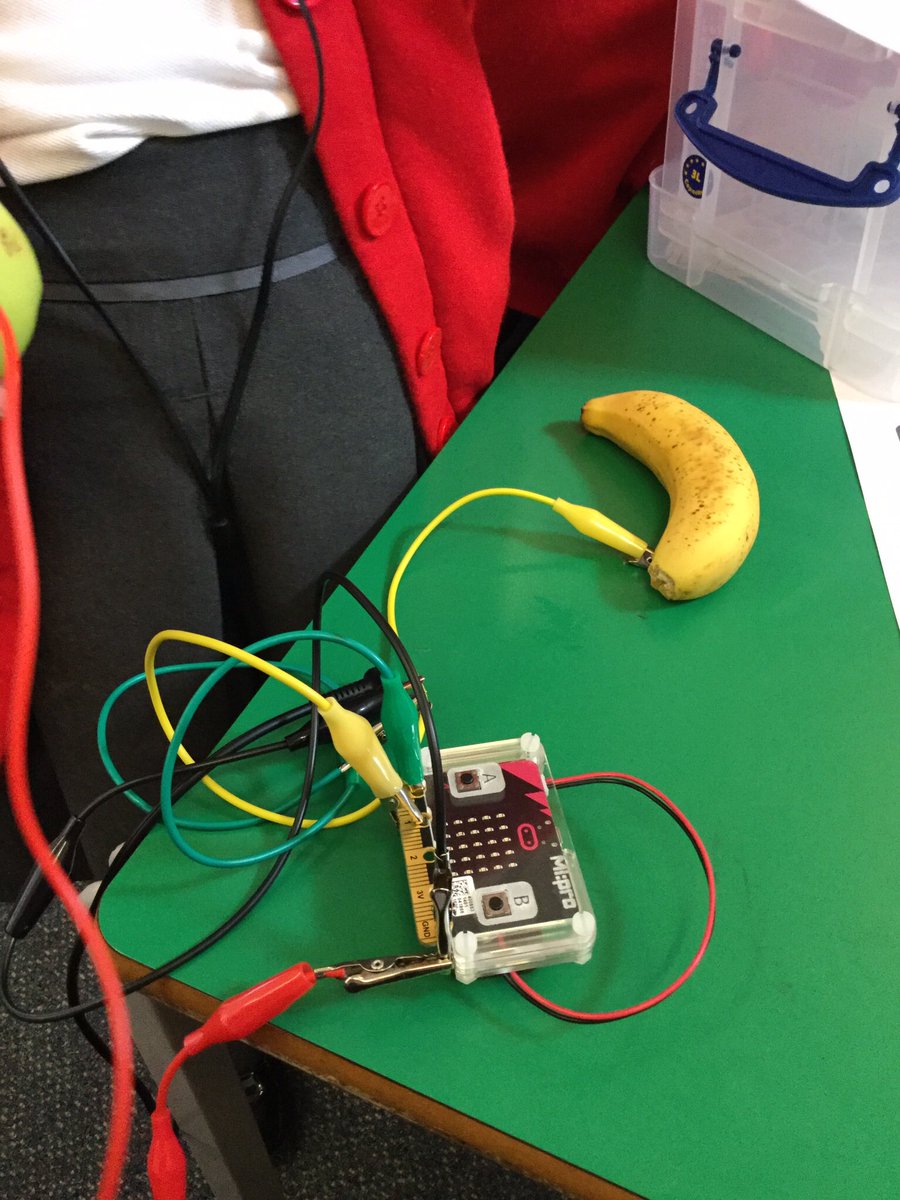compsci_bls's tweet photo. Lots of fun with the children in base3 on Friday #Microbit #fun #computing #coding #touchdevelop #bananapiano @WrenburyPrimary https://t.co/DA5NIh1LO1