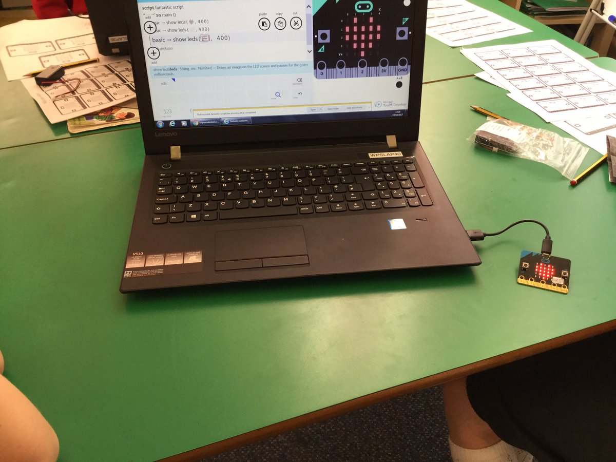 compsci_bls's tweet photo. Lots of fun with the children in base3 on Friday #Microbit #fun #computing #coding #touchdevelop #bananapiano @WrenburyPrimary https://t.co/DA5NIh1LO1