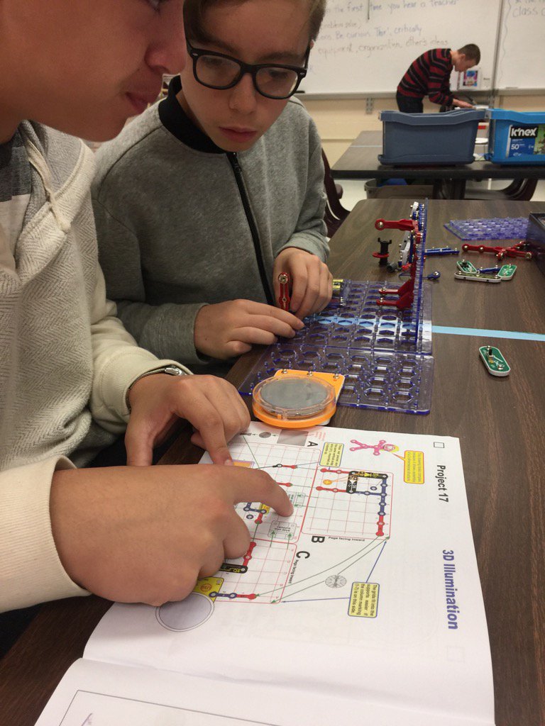 MrsSBolles1's tweet photo. Self-initiated #collaborativelearning using #snapcircuits in the #makerspace #gmsdstem https://t.co/96V3m5GM7A