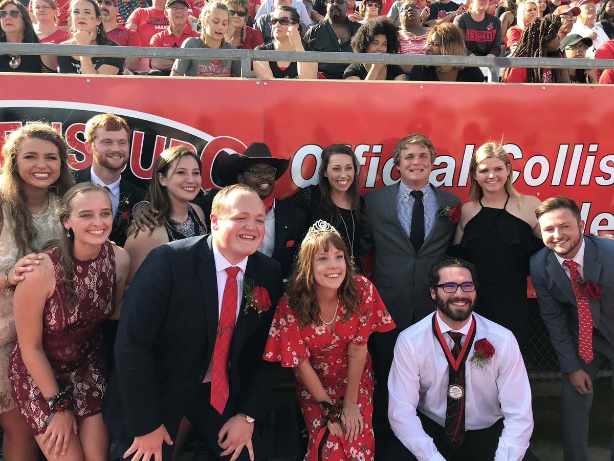 UCMHomecoming's tweet photo. We crown king and queen at the end of the half. #UCMHoCo2017 #ShowMeUCM https://t.co/cc6dWdXux1