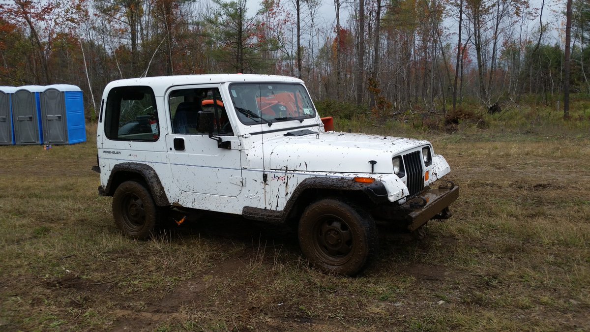 SarahtiredofNY's tweet photo. Not doing this again in a stock #Jeep probablybe clean up nextmonth #somuchmuck
#JeepMafia https://t.co/dVohYzpFbn