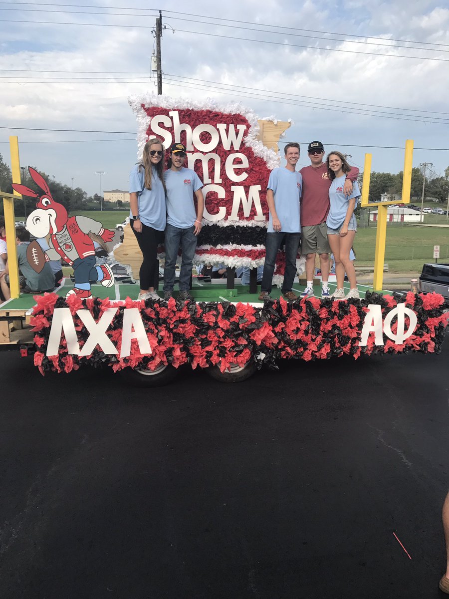 Vote4QueenAllie's tweet photo. We had a blast at the parade! We loved how our float turned out. Come support our Mules at the game and cheer Allie on! https://t.co/P4vHP2wrWd