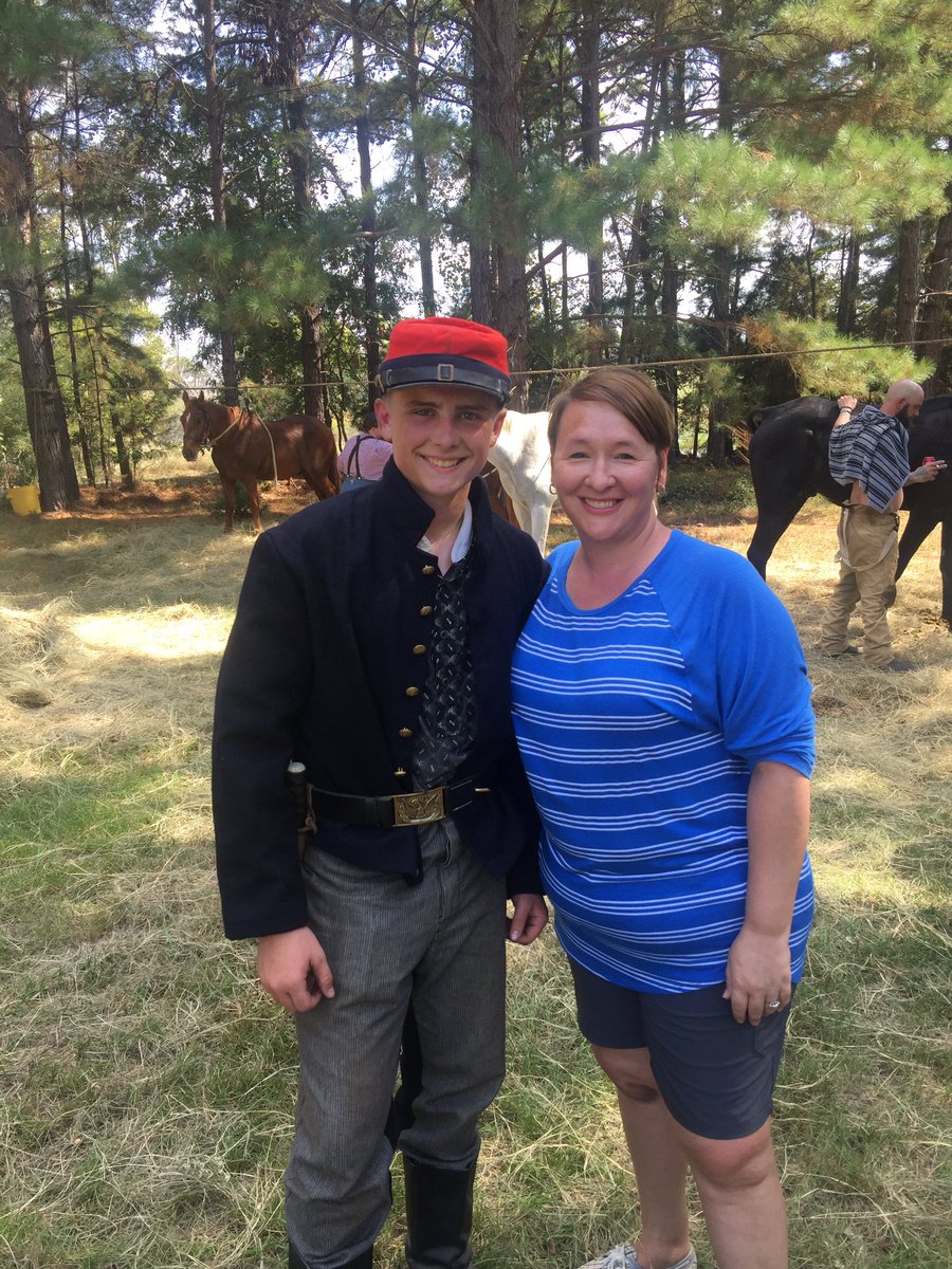 MJKqueenbee's tweet photo. Civil War reenactment in Longview.  #knowyourkids #buildingrelationships @WhitehouseISD https://t.co/bLgPatwAhc