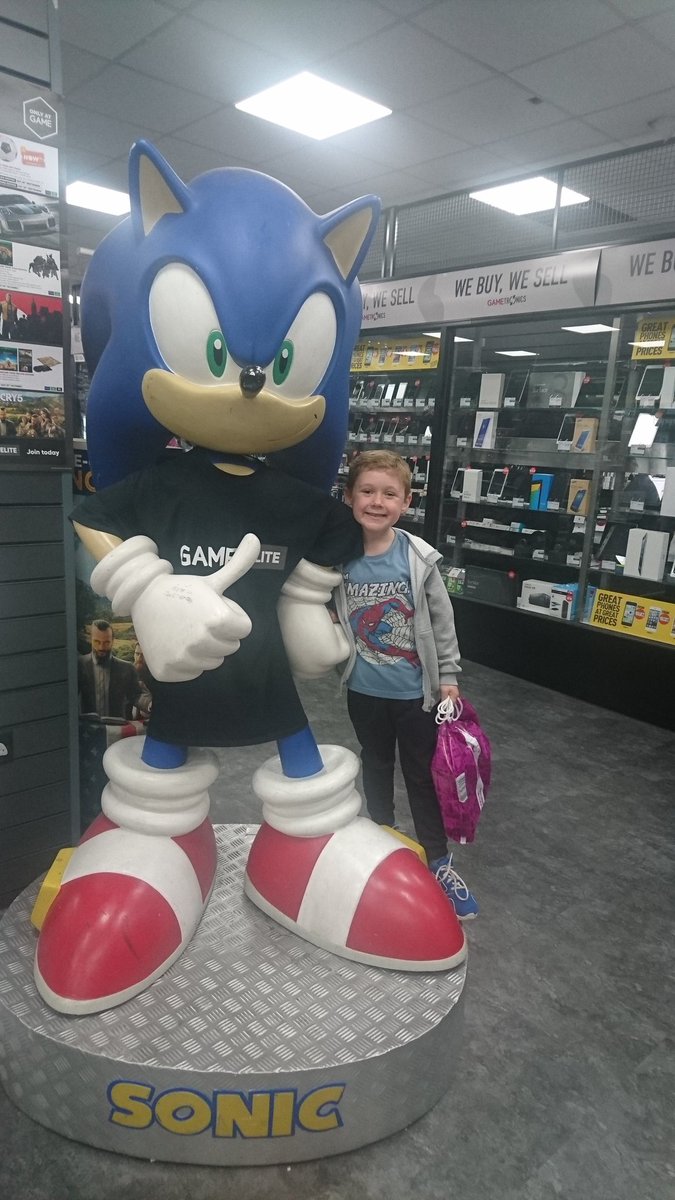 Katwi75448014's tweet photo. Game staff customer service with a 7 year old left him saying 'This is my new favourite shop' well done lads!!! @GAMEdigital https://t.co/CuRyu8n66S